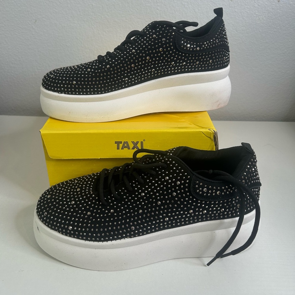 Taxi size 9 Sneakers